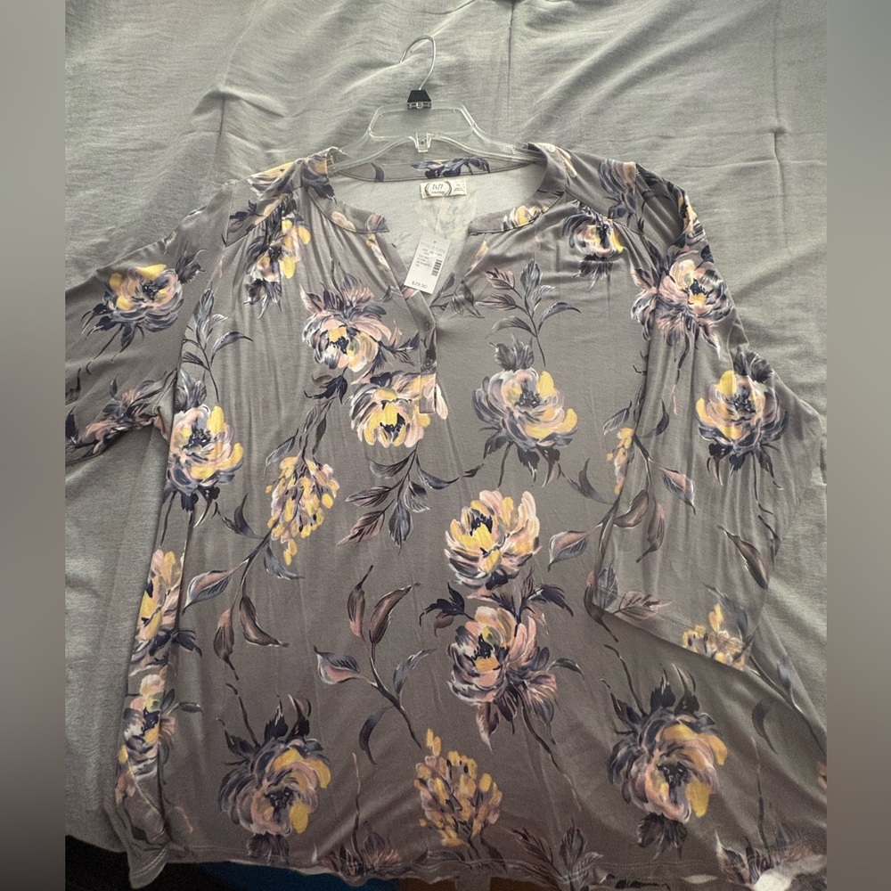Maurice’s Floral Gray Women's Top